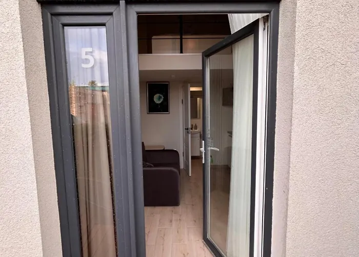 Urban Nest アパート *